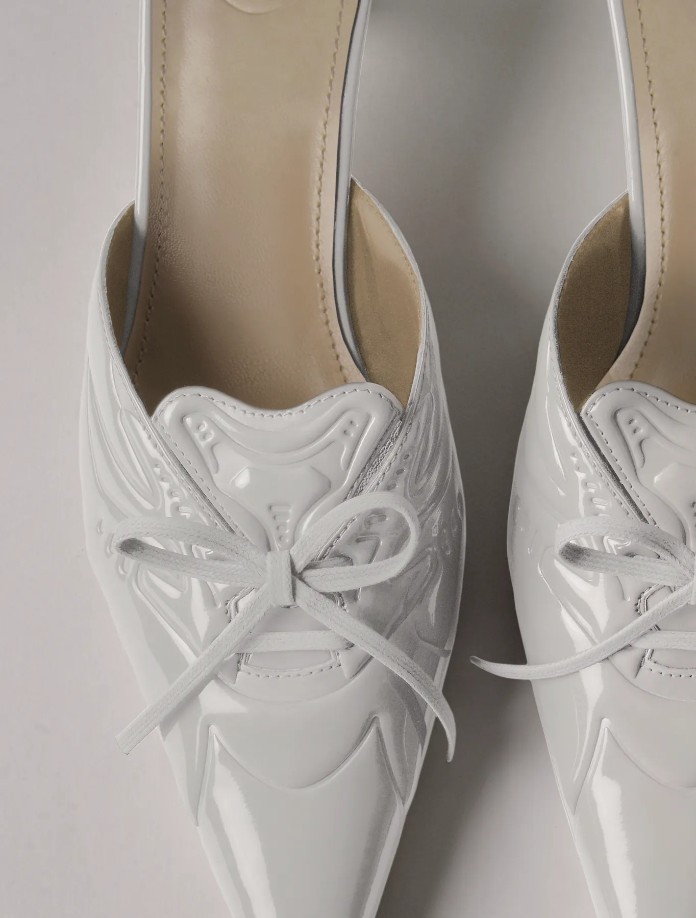 Half tone pumps white